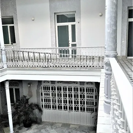 El Anfitrion Palacio Argueeso 12 アパート *
